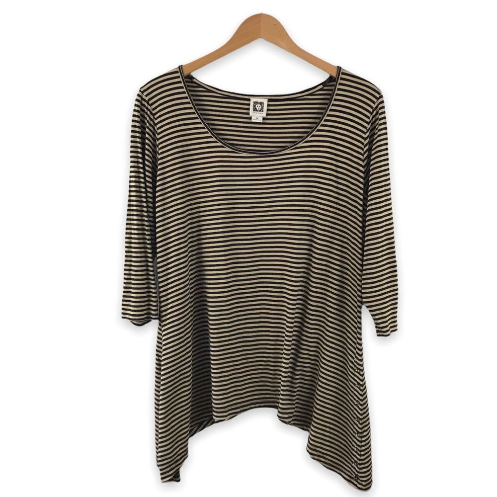 Shark bite knit top‎